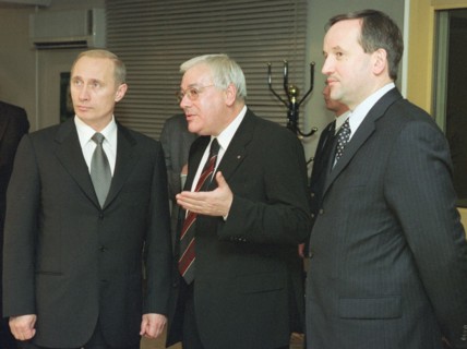 11/12/01: moscow, russia, left to right: vladimir putin, president of russian federation, vladimir viskind, head of the vernadsky branch of sberbank (savings bank) and andre kazmin, president of sberb...