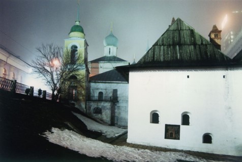Church of st, maxim the blessed (left) and old english embassy, branch of museum of moscow city history, in varvarka street, moscow, russia.