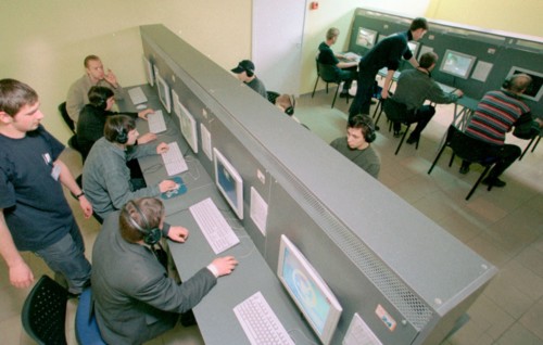 The 'pauteena,ru' internet cafe, the first in the city of nizhni novgorod was opened on april 18, 2002, 40 computers are installed here in two halls, any visitor may enter the internet system, play a ...