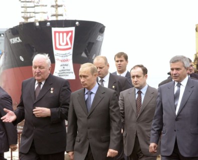 Visiting the shipyard to attend the tanker usinsky launching ceremony