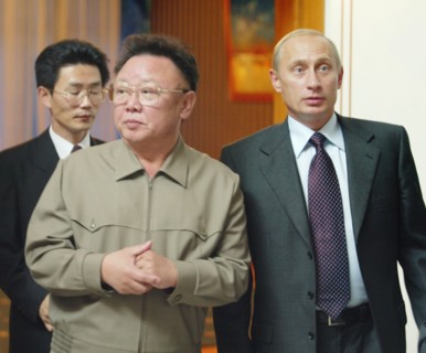 Vladivostok, russia, august 23 2002: president vladimir putin (r) and visiting north korean leader kim jong-il seen after their meeting in vladivostok on friday.