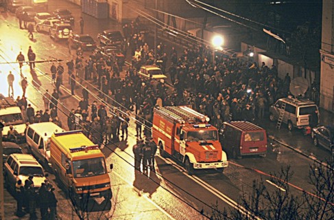 Moscow, russia, 10/24/02: a crowd of people in the square in front of the palace of culture seized by terrorists on wednesday evening, people, who had come to watch the musical play nordt-ost, were ta...