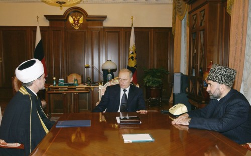 Moscow, russia, october 24 2002: russian president vladimir putin (c) pictured during the meeting with the chairman of the muftis council of the muslim board for european russia ravil gainutdin (l) an...