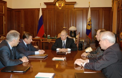 Moscow, russia,10/26/02, chechen hostage crisis: participants in today's conference (l-r) interior minister boris gryzlov, defence minister sergei ivanov, president vladimir putin, director of the fed...