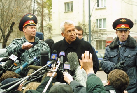 Moscow, russia,10/26/02: chechen hostage crisis: deputy interior minister vladimir vasiliev (c) held a press conference on the results of the hostage-release operation, it took place near the operatio...