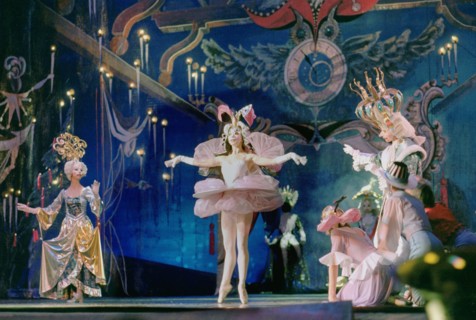 Chelyabinsk, russia, december 72002: anastasiya chumakova (centre), as mary, performing a scene of tchaikovsky's 'the nutcracker' in a new perfomance of the chelyabinsk state opera and ballet theatre,...