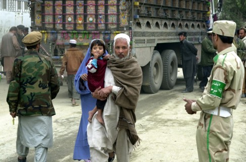 Afghanistan, 17,03,2003, thousands of people cross daily the border between afghanistan and pakistan through tourkham border crossing point (in pic), there are many families that are still separated a...