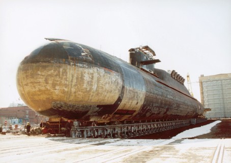 Russian nuclear-powered 'novomoskovsk' submarine, 2/04.