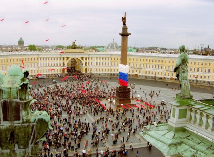 The alexander column was unveiled after its restoration, in st, petersburg's dvortsovaya square yesterday, st,petersburg, russia, may 25, 2003.