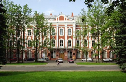 The main building of the st, petersburg state university (formerly leningrad state university), 2003.