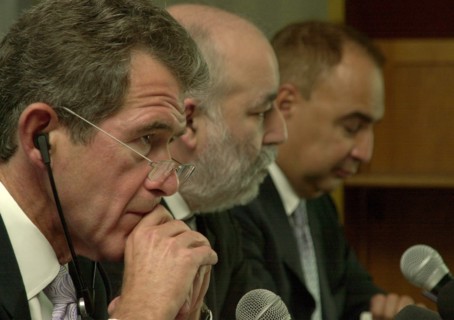 Chief executive of british petroleum (bp) lord john browne, ceo of the tyumen oil company (tnk) viktor vekselberg and president of access industries leonard blavatnik (l-r) take part in a press confer...