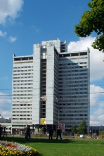 A view of hotel sport a few minutes before it was brought down by a pinpoint blast, in moscow's leninsky avenue, urban redevelopment, moscow, russia, 9/04.