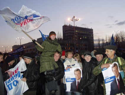 Ukraine election crisis 2004, a meeting in support of viktor yanukovich held in donetsk, ukraine, november 22 2004.