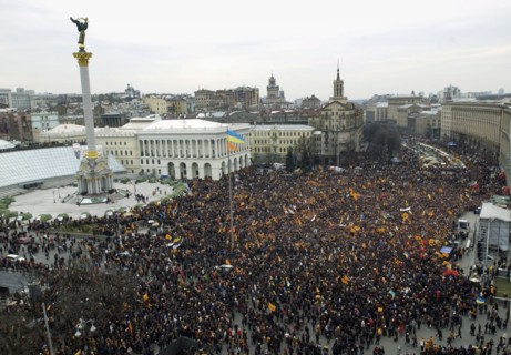 Ukraine election crisis 2004, supporters of ukraine's opposition presidential candidate viktor yushchenko took part in a rally in kiev's independence square, november 23, 2004, ukraine.