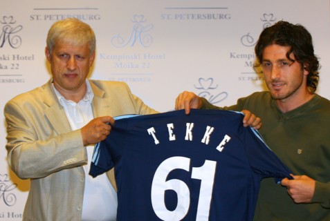 St, petersburg, russia, august 2, 2006, fc zenit president sergei fursenko, left, and turkish national team forward fatih tekke hold a soccer shirt bearing the number 61 and tekke's name as they pose ...