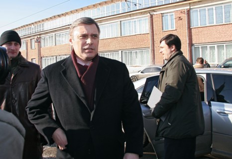 Russia’s ex-prime minister mikhail kasyanov, centre, outside the russian prosecutor general’s office, mikhail kasyanov has been summoned to testify in connection with a fraud investigation launched in...
