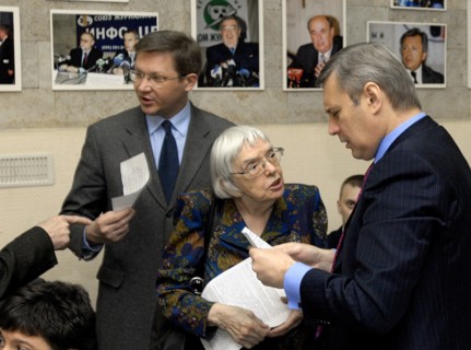 State duma deputy vladimir ryzhkov, chairman of the moscow helsinki group, lyudmila alekseyeva, leader of the russian people's democratic union mikhail kasyanov, l-r, talk before the other russia orga...