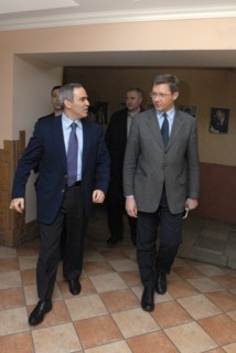 Leader of the united civil front garry kasparov (l) and state duma deputyvladimir ryzhkov talk before the other russia organization’s forum in the central house of journalists in moscow, april 19, 200...