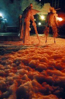 World theater olympiad (international theater festival): symbolic fight of black and white theaters on moskvoreskaya embankment, moscow, june 2001.