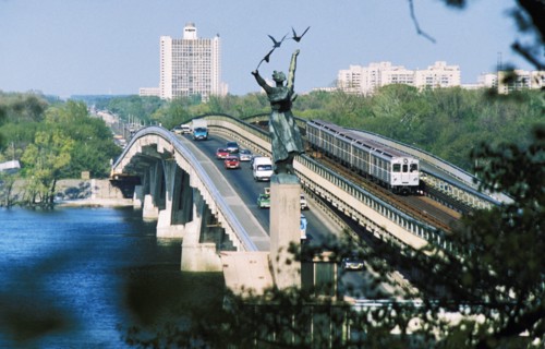 Bridge over the dnieper river, kiev, ukraine, august 1998.