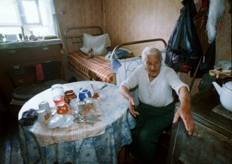 Nazia, russia, petersburg region, 1998, families are leaving the area due to the collapsed economy.