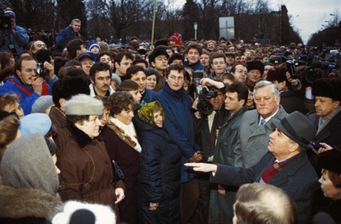 Mikhail gorbachev speaking to residents in the street in siauliai, lithuanian ssr, january 12, 1990.