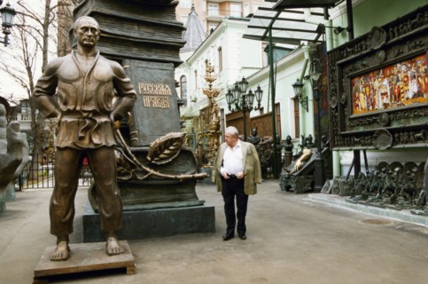 Zurab tzereteli, president of the russian academy of fine arts, next to his latest work - a bronze sculpture of russian president vladimir putin which will soon be on display at zurab tsereteli's gall...