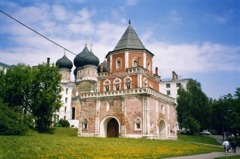 The bridge tower and the protection cathedral in the izmailovo estate (17th century) on isle serebryany, that belonged to tsar alexei mikhailovich, the bridge tower now houses a branch of the state hi...