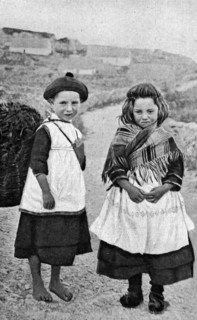 Historical Geography. 1900. Ireland. Two Irish mites with their smiling and pensive shyness.