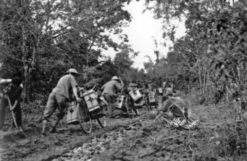Dien Bien Phu, medical soldiers use pack-bikes.