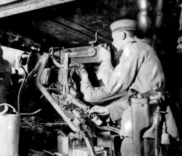 World War One 1914 1918 Germany at war Machine gun