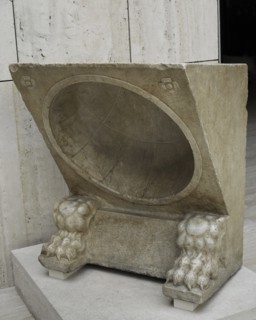 Roman sundial placed in the city centre