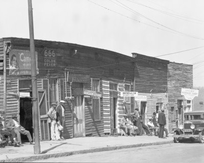Vicksburg Negroes and shop front. Mississippi