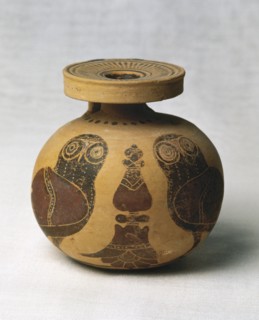 Aryballos with owl decoration.