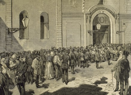 Subscription to the new issue of Treasury bonds. Men in the queue.