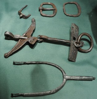 Grave-find from Asak.
