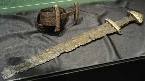 Jewelery. Swords.