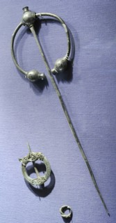 Pennannular broochs and finger ring.