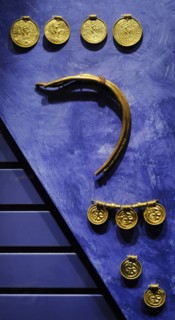 4 bracteates.