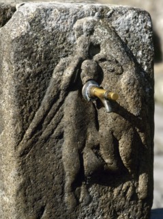 Public fountain in Via Vicolo di Modesto.