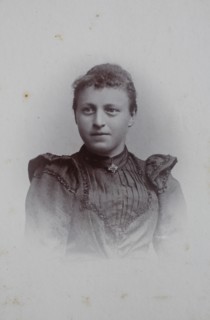 Frau