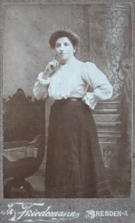 Frau
