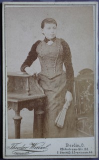 Frau