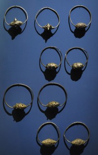 Luxurious temple earrings from graves of female members of the ruling class