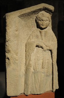 Funerary monument depicting a chubby child holding an apple.