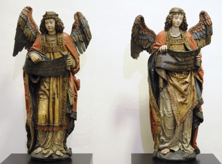 Two angels with banners.