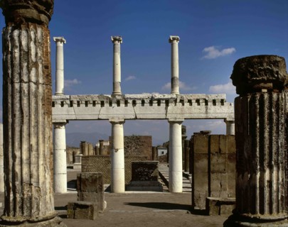 Forum colonnade.