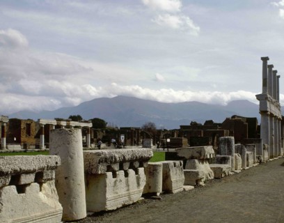 Forum colonnade.