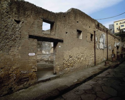 Entrance at Women's Bath at Cardo IV Superiore.