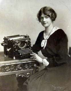 1920's typewriter